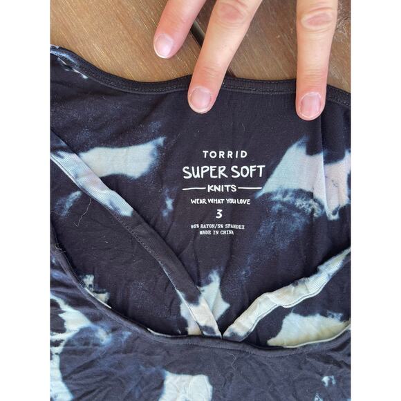 Torrid 3x womens abstract Super Soft top - Picture 3 of 3